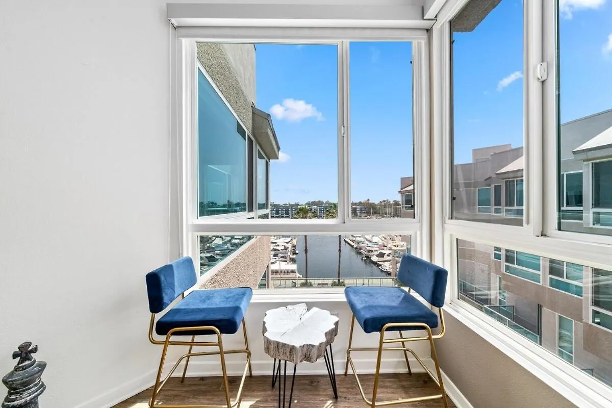 The Pearl - Penthouse Marina View Private Rooftop Los Angeles Apartment